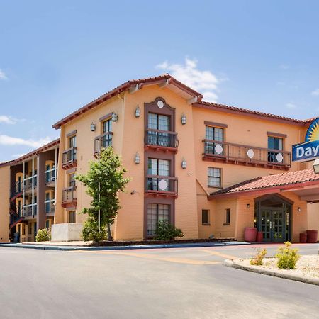 Days Inn By Wyndham Birmingham/West Экстерьер фото